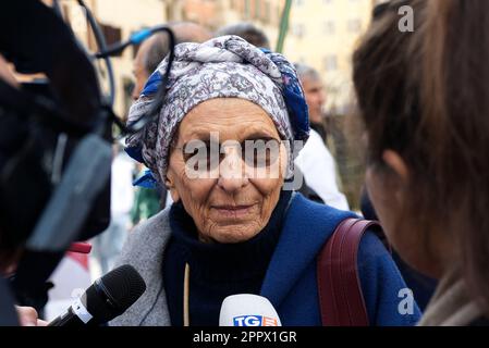 Rom, Italien. 25. April 2023. Emma Bonino feiert die Befreiung Italiens vom Nazi-Faschismus und die uneingeschränkte Unterstützung des ukrainischen Widerstands gegen den Faschismus des Diktators Putins in Rom. Kredit: Vincenzo Nuzzolese/Alamy Live News Stockfoto