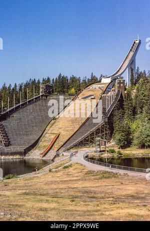 Holmenkollbakken der große Skisprunghügel am Holmenkollen in Oslo, Norwegen, im Sommer 1976 aufgenommen Stockfoto