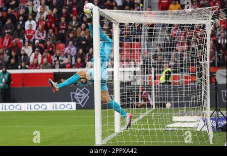 firo : 04/23/2023 Fußball, 1. Liga, 1. Bundesliga, Saison, Erste Bundesliga 2022/2023, Bayer Leverkusen - RB Leipzig 2:0. Janis Blaswich, Parade Stockfoto