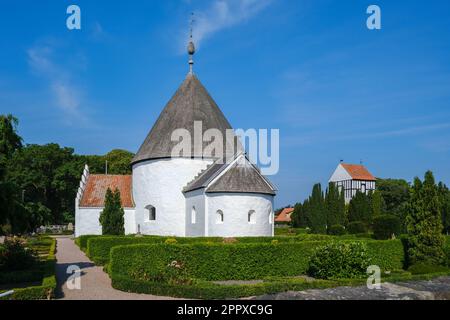 NY Kirke, The New Church in Nyker, Bornholm Island, Dänemark, Skandinavien, Europa, Ist eine romanische runde Kirche, deren Anfänge bis 1150 reichen. Stockfoto