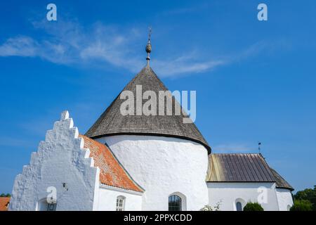 NY Kirke, The New Church in Nyker, Bornholm Island, Dänemark, Skandinavien, Europa, Ist eine romanische runde Kirche, deren Anfänge bis 1150 reichen. Stockfoto