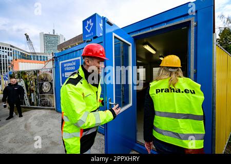 Prag, Tschechische Republik. 25. April 2023. Tunneltour und Informationszentrum der ersten U-Bahn-Station D anlässlich des ersten Jahrestags des Baubeginns, 25. April 2023, Prag. Kredit: Roman Vondrous/CTK Photo/Alamy Live News Stockfoto