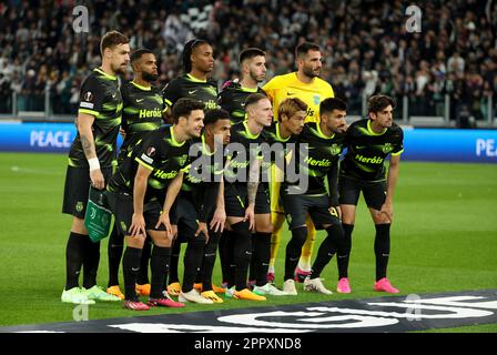 Turin, Italien. 13. April 2023. Team Sporting Portugal posiert vor der UEFA Europa League, Viertelfinale, 1.-Bein-Fußballspiel zwischen Juventus Turin und Sporting Portugal am 13. April 2023 im Allianz-Stadion in Turin, Italien - Foto Jean Catuffe/DPPI Credit: DPPI Media/Alamy Live News Stockfoto