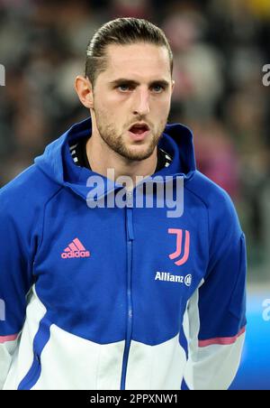 Turin, Italien. 13. April 2023. Adrien Rabiot von Juventus während der UEFA Europa League, Viertelfinale, Fußballspiel mit 1. Beinen zwischen Juventus Turin und Sporting Portugal am 13. April 2023 im Allianz-Stadion in Turin, Italien - Foto Jean Catuffe/DPPI Credit: DPPI Media/Alamy Live News Stockfoto