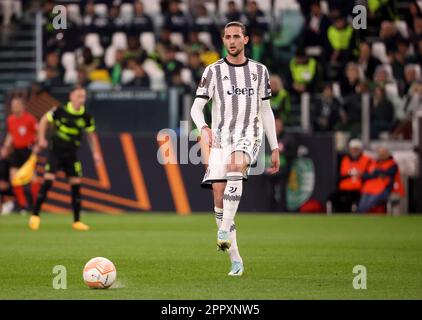 Turin, Italien. 13. April 2023. Adrien Rabiot von Juventus während der UEFA Europa League, Viertelfinale, Fußballspiel mit 1. Beinen zwischen Juventus Turin und Sporting Portugal am 13. April 2023 im Allianz-Stadion in Turin, Italien - Foto Jean Catuffe/DPPI Credit: DPPI Media/Alamy Live News Stockfoto