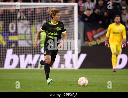 Turin, Italien. 13. April 2023. Hidemasa Morita von Sporting Portugal während der UEFA Europa League, Viertelfinale, Fußballspiel mit 1. Beinen zwischen Juventus Turin und Sporting Portugal am 13. April 2023 im Allianz-Stadion in Turin, Italien - Foto Jean Catuffe/DPPI Credit: DPPI Media/Alamy Live News Stockfoto