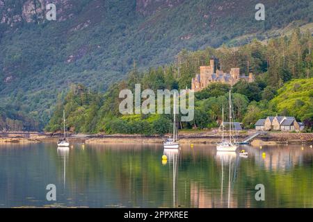 Duncraig Castle und Loch Carron in der Nähe von Plockton, in North West Highlands, Schottland, Großbritannien Stockfoto