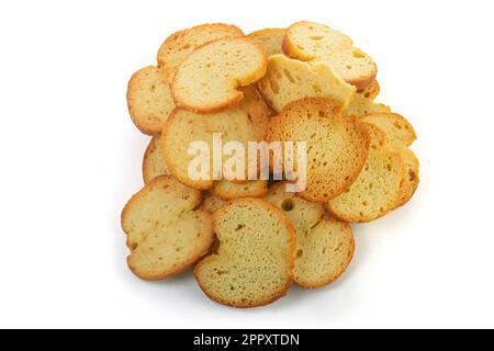 Italienische Bruschetta Mini abgerundete Brotchips isoliert auf weißem Hintergrund, hochwertige Details Stockfoto