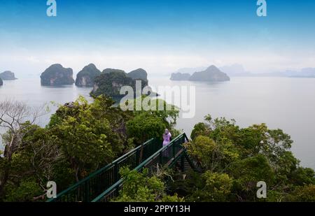 Aussichtspunkt auf dem Gehweg von Koh Hong Island im Nationalpark Than Bok Khorani, Krabi, Thailand neues Wahrzeichen, um die wunderschöne Landschaft 360 Grad bei Krab zu sehen Stockfoto