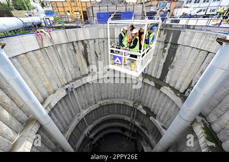 Prag, Tschechische Republik. 25. April 2023. Tunneltour und Informationszentrum der ersten U-Bahn-Station D anlässlich des ersten Jahrestags des Baubeginns, 25. April 2023, Prag. Kredit: Roman Vondrous/CTK Photo/Alamy Live News Stockfoto