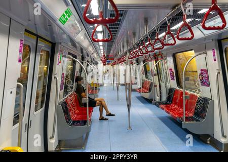 Ein paar Passagiere vom Flughafen ins Stadtzentrum von Singapur. Stockfoto