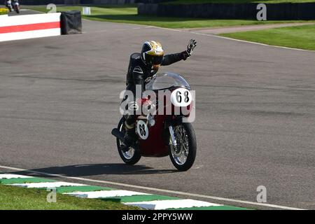 Michael Russell, Norton Manx Commando, Hailwood Trophäe mit der Sheene Trophäe, zwei Rennen um 7 Runden über das Wochenende für den Grand Prix mit zwei Anschlägen von 250cc A. Stockfoto