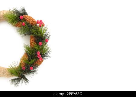 Grüner weihnachtskranz isoliert auf weißem Hintergrund. Thanksgiving-Tag. Stockfoto