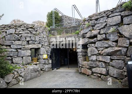 Eintritt zur aillwee Höhle, burren County clare republic of ireland Stockfoto