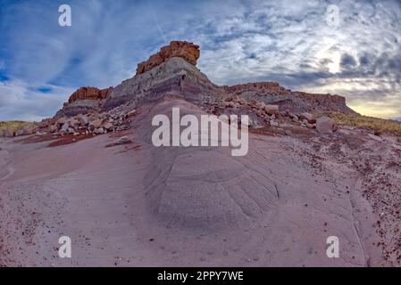 Die Westklippen des Lower Blue Mesa im Petrified Forest National Park in Arizona. Stockfoto