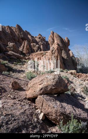 Felsformationen, bekannt als Affenfinger im Dades-Tal. Stockfoto