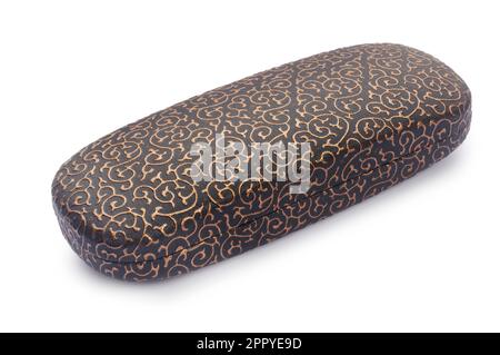Studioaufnahme eines Brillengehäuses, ausgeschnitten vor weißem Hintergrund - John Gollop Stockfoto