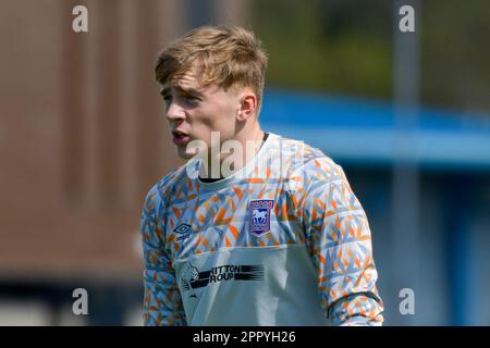 Swansea, Wales. 25. April 2023 Torwart Woody Williamson von Ipswich Town während des Spiels der Professional Development League zwischen Swansea City under 18 und Ipswich Town under 18 an der Swansea City Academy in Swansea, Wales, Großbritannien am 25. April 2023. Kredit: Duncan Thomas/Majestic Media/Alamy Live News. Stockfoto