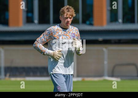 Swansea, Wales. 25. April 2023 Torwart Woody Williamson von Ipswich Town während des Spiels der Professional Development League zwischen Swansea City under 18 und Ipswich Town under 18 an der Swansea City Academy in Swansea, Wales, Großbritannien am 25. April 2023. Kredit: Duncan Thomas/Majestic Media/Alamy Live News. Stockfoto