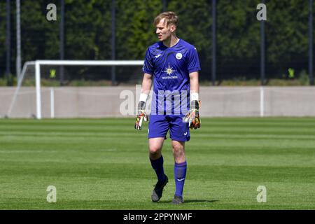 Swansea, Wales. 25. April 2023 Torwart Ewan Griffiths aus Swansea City während des Spiels der Professional Development League zwischen Swansea City under 18 und Ipswich Town under 18 an der Swansea City Academy in Swansea, Wales, Großbritannien am 25. April 2023. Kredit: Duncan Thomas/Majestic Media/Alamy Live News. Stockfoto