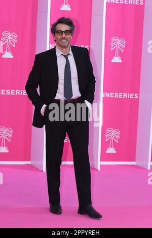 CANNES, FRANKREICH - 16 6. APRIL Canneseries International Festival : Dritter Tag Vincent Elbaz , Besuchen Sie den rosafarbenen Teppich des 6. Canneseries Internatio Stockfoto