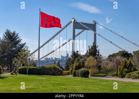 Die Fatih Sultan Mehmet Brücke in Istanbul, Türkei Stockfoto