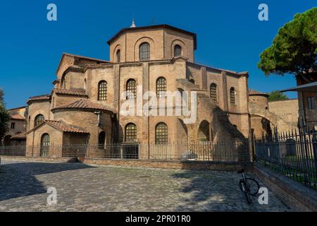 Fahrradtour am rechten Ufer des Flusses Po: Basilika San Vitale Stockfoto