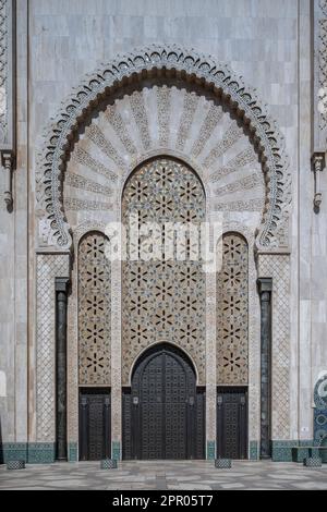 Monumentale Moschee Hassam II. Auf dem Sidi Mohammed Ben Abdallah Boulevard am Meer. Stockfoto