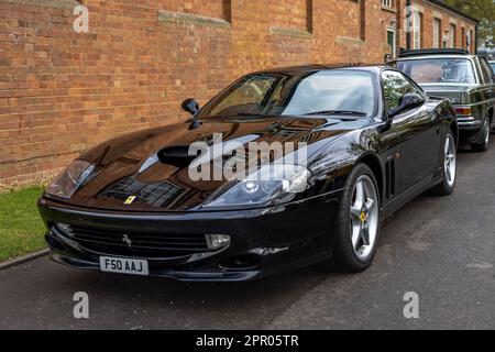 1998 Ferrari 550 Maranello, ausgestellt beim April Scramble, der am 23. April 2023 im Bicester Heritage Centre stattfindet. Stockfoto