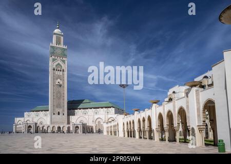 Monumentale Moschee Hassam II. Auf dem Sidi Mohammed Ben Abdallah Boulevard am Meer. Stockfoto