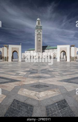 Monumentale Moschee Hassam II. Auf dem Sidi Mohammed Ben Abdallah Boulevard am Meer. Stockfoto