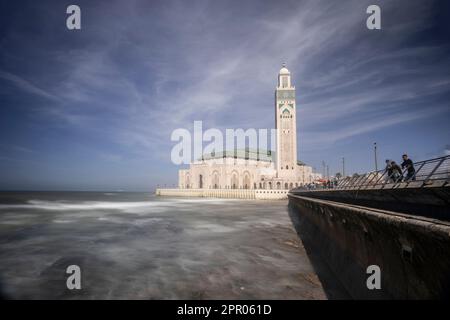 Monumentale Moschee Hassam II. Auf dem Sidi Mohammed Ben Abdallah Boulevard am Meer. Stockfoto