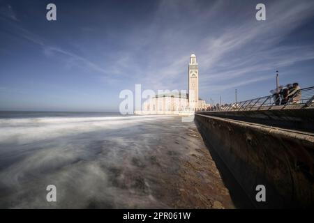 Monumentale Moschee Hassam II. Auf dem Sidi Mohammed Ben Abdallah Boulevard am Meer. Stockfoto