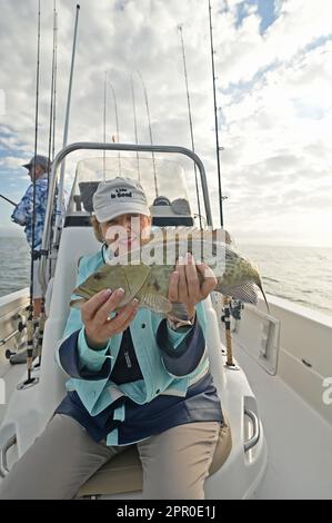 Angler können Zackenbarsche in den flachen Wasserebenen rund um die Felshaufen am Crystal River in Citrus County fangen! Stockfoto