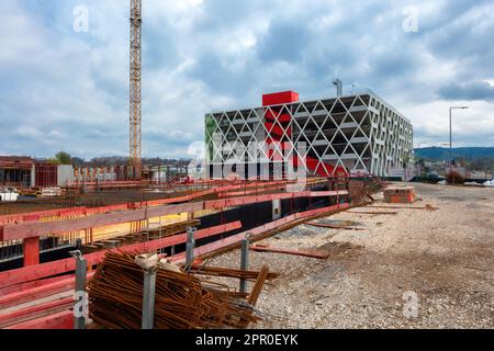 Stuttgart, Deutschland -April 07,2023: Bad Cannstatt Dies ist Teil der Baustelle Stuttgarter Hoefe. Mit einem neuen, modernen Parkhaus Stockfoto