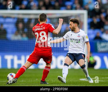 Bolton, Großbritannien. 25. April 2023. Seamus Conneely #28 von Accrington Stanley spielt den Ball während des Spiels der Sky Bet League 1 Bolton Wanderers vs Accrington Stanley am University of Bolton Stadium, Bolton, Großbritannien, 25. April 2023 (Foto von Ben Roberts/News Images) in Bolton, Großbritannien, am 4./25. April 2023. (Foto: Ben Roberts/News Images/Sipa USA) Guthaben: SIPA USA/Alamy Live News Stockfoto