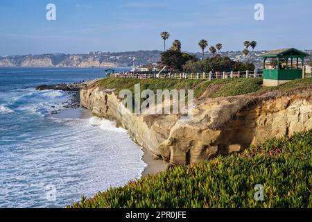 Küste am Punkt La Jolla vom Ellen Browning Scripps Park in La Jolla, Kalifornien. Stockfoto