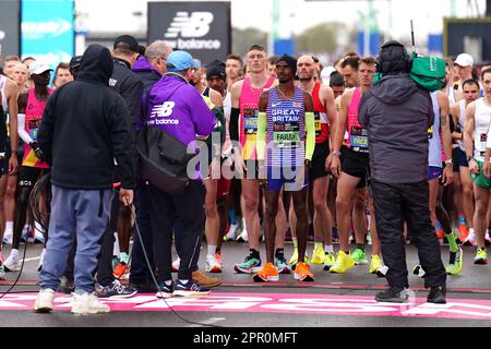 Mo Farah kann vor dem TCS London Marathon gesehen werden. Foto: Sonntag, 23. April 2023. Stockfoto