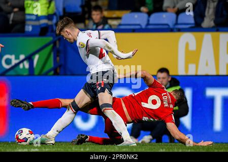 Blackburn, Großbritannien. 19. April 2023. Matt Lowe #9 von Accrington Stanley trifft Conor Bradley #21 von Bolton Wanderers beim Sky Bet Championship-Spiel Blackburn Rovers vs Coventry City in Ewood Park, Blackburn, Großbritannien, am 19. April 2023 (Foto von Ben Roberts/News Images) in Blackburn, Großbritannien, am 4./19. April 2023. (Foto: Ben Roberts/News Images/Sipa USA) Guthaben: SIPA USA/Alamy Live News Stockfoto