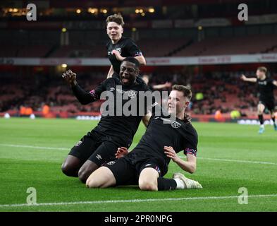 London, Großbritannien. 25. April 2023. Josh Briggs von West Ham feiert sein fünftes Tor während des FA Youth Cup-Spiels im Emirates Stadium in London. Das Bild sollte lauten: David Klein/Sportimage Credit: Sportimage Ltd/Alamy Live News Stockfoto