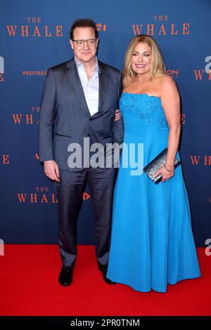 Deutschland, Berlin, 25,4.23, Kino International, Brendan Fraser mit Jeanne Moore besucht Movie Premiere THE WALE Stockfoto