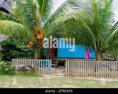 Puerto Miguel, Peru - April 2022: Kleines Dorf im Dschungel der Wunder. Tropische Regenwälder. Amazonien. Lateinamerika. Stockfoto