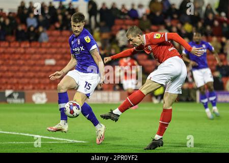 Barnsley, Großbritannien. 25. April 2023. Slobodan Tedi? #31 von Barnsley schießt beim Sky Bet League 1-Spiel Barnsley vs Ipswich Town in Oakwell, Barnsley, Großbritannien, 25. April 2023 (Foto von Mark Cosgrove/News Images) in Barnsley, Großbritannien, am 4./25. April 2023. (Foto: Mark Cosgrove/News Images/Sipa USA) Guthaben: SIPA USA/Alamy Live News Stockfoto