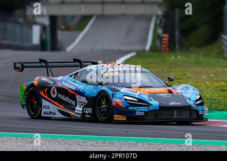 Monza, Italien. 21. April 2023. McLaren 720S GT3 EVO Team Garage 59 von Miguel Ramos, Louis Prette und Henrique Chaves fährt während der Fanatec GT World Challenge Europe Monza auf der Autodromo Nazionale Monza in Monza. Kredit: SOPA Images Limited/Alamy Live News Stockfoto