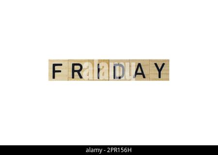 Das Wort Friday in hölzernen Buchstaben auf weißem Hintergrund. Stockfoto