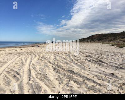 Sellicks Beach/Aldinga Beach South Australia. Sellicks Beach ist einer von nur wenigen Stränden in Adelaide, wo Autos auf dem Sand erlaubt sind. Stockfoto