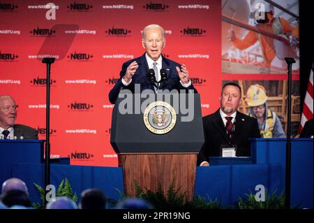 Washington, Usa. 25. April 2023. Präsident Joe Biden spricht bei der North America's Building Trades Unions U.S. Legislativkonferenz im Washington Hilton in Washington, DC (Foto von Michael Brochstein/Sipa USA). Kredit: SIPA USA/Alamy Live News Stockfoto