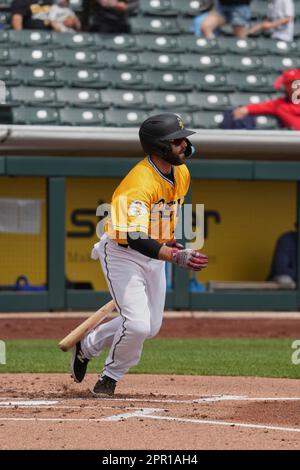 April 22 2023: Salt Lake Second Baseman Michael Stefanic (6) erhält einen Hit während des Spiels mit Reno Aces und Salt Lake Bees im Smiths Fiield in Salt Lake Ut. David Seelig/Cal Sport Medi Stockfoto