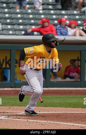 April 22 2023: Salt Lake Second Baseman Michael Stefanic (6) erhält einen Hit während des Spiels mit Reno Aces und Salt Lake Bees im Smiths Fiield in Salt Lake Ut. David Seelig/Cal Sport Medi Stockfoto