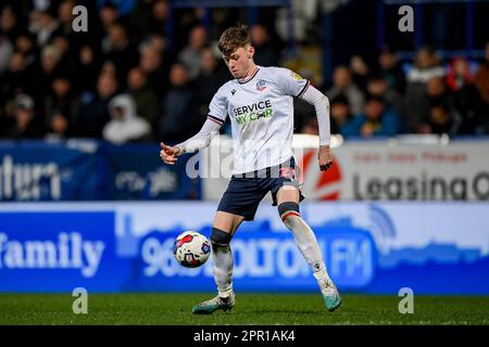 Bolton, Großbritannien. 25. April 2023. Conor Bradley #21 von Bolton Wanderers kontrolliert den Ball während des Sky Bet League 1 Spiels Bolton Wanderers vs Accrington Stanley am University of Bolton Stadium, Bolton, Großbritannien, 25. April 2023 (Foto von Ben Roberts/News Images) in Bolton, Großbritannien, am 4./25. April 2023. (Foto: Ben Roberts/News Images/Sipa USA) Guthaben: SIPA USA/Alamy Live News Stockfoto